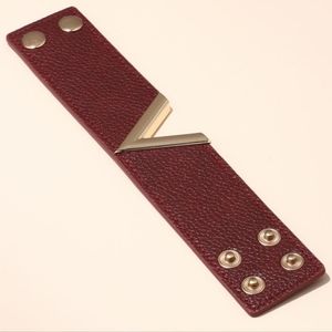 ❤️💛NEW❤️💛 BEAUTIFUL!! Wide Cuff V Bracelet in Red with GOLD V